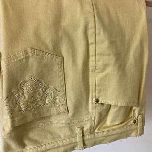 Gorgeous yellow jean capris